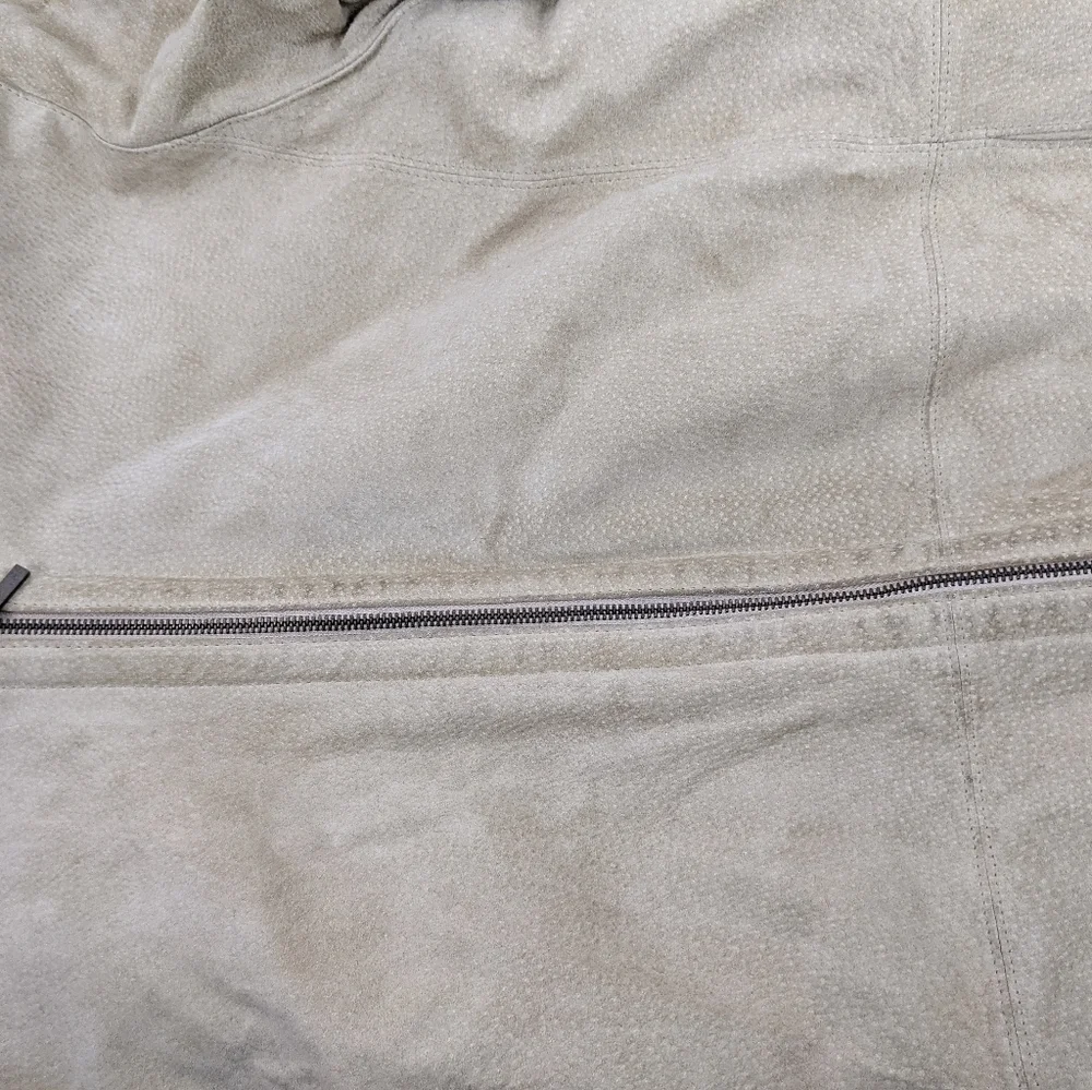 PRE -OWNED, ST JOHNS BAY WOMEN'S SUEDE LEATHER COAT, SIZE LARGE. - Picture 11 of 11